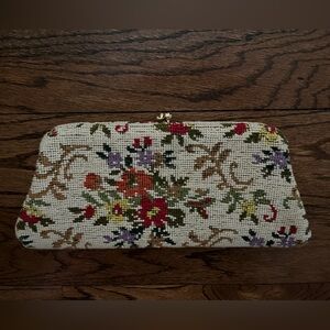 Vintage Floral Needlepoint Tapestry Kisslock Clutch.